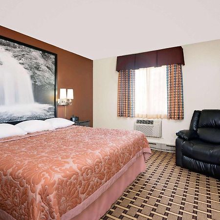 Super 8 By Wyndham Ashland Hotell Exteriör bild