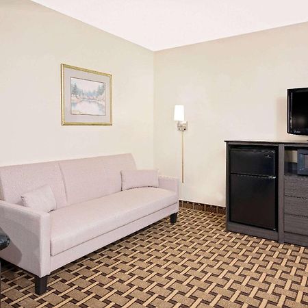 Super 8 By Wyndham Ashland Hotell Exteriör bild