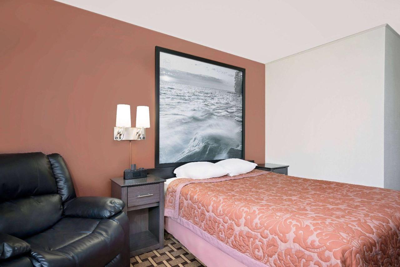 Super 8 By Wyndham Ashland Hotell Exteriör bild
