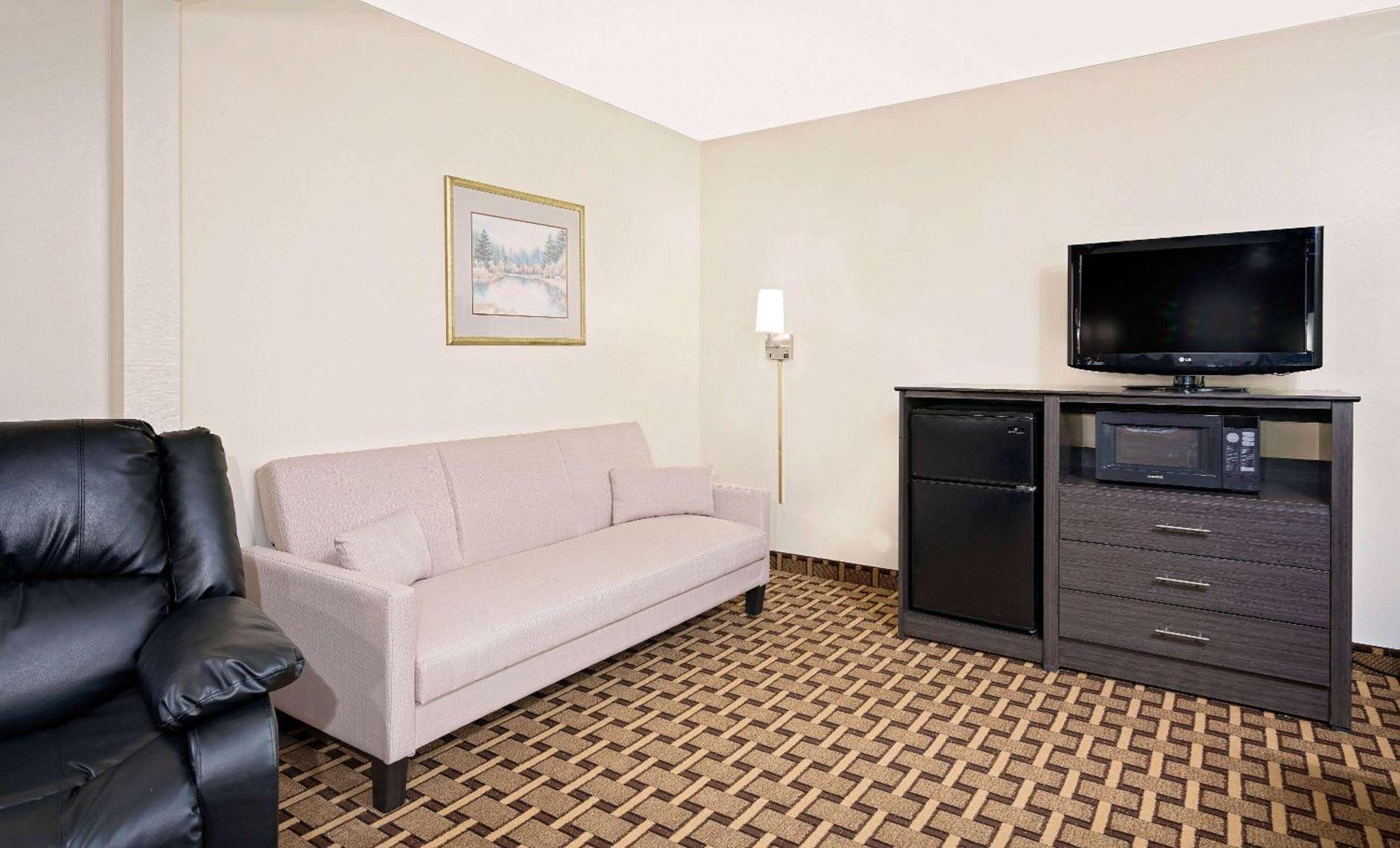 Super 8 By Wyndham Ashland Hotell Exteriör bild